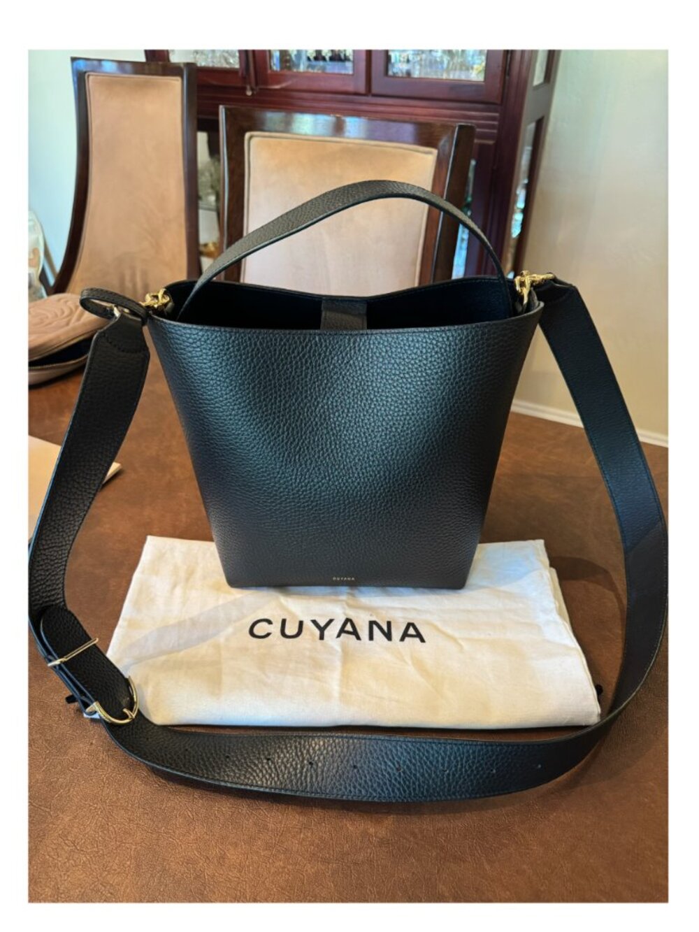Cuyana Linea Bucket Bag - Black (pebbled)